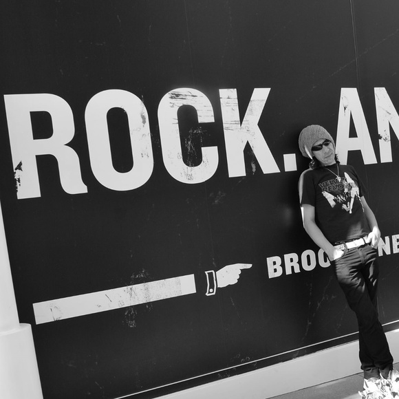 Meet your Posher, Jenri - Picture 1 of 1